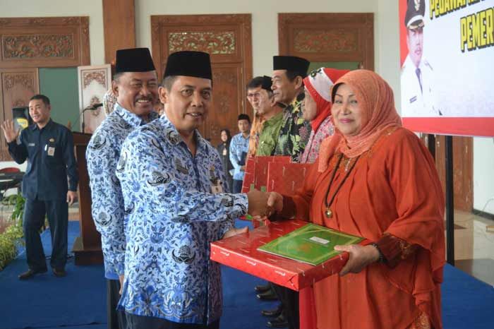 Wabup Madiun Lepas 298 PNS Purna Tugas Wabup Madiun Lepas 298 PNS Purna Tugas