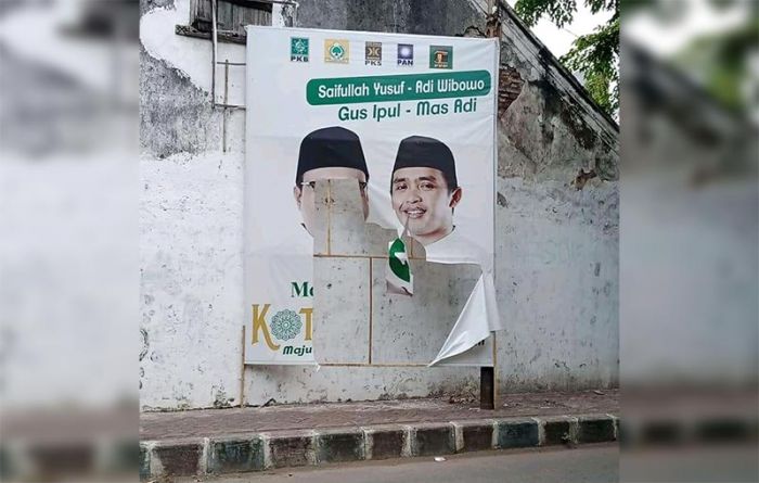 Ungkap CCTV yang Rekam Proses Perusakan Baliho, Tim Gus Ipul-Mas Adi Desak Bawaslu Turun Tangan Ungkap CCTV yang Rekam Proses Perusakan Baliho, Tim Gus Ipul-Mas Adi Desak Bawaslu Turun Tangan