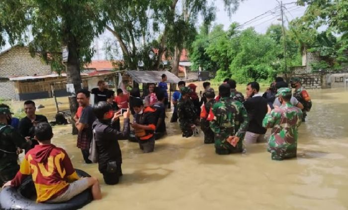Berenang Saat Banjir, Bocah SMP di Pamekasan Meninggal Diduga Tersengat Aliran Listrik Berenang Saat Banjir, Bocah SMP di Pamekasan Meninggal Diduga Tersengat Aliran Listrik