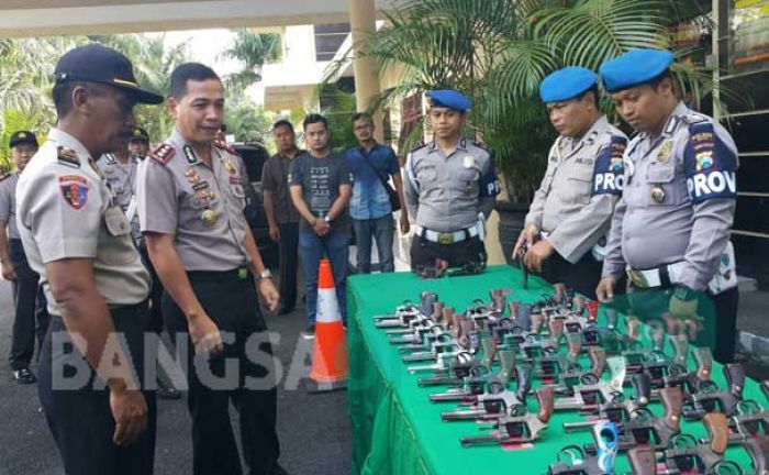 Cek Senjata Api Secara Berkala, Kapolres Batu Hukum 10 Anggota Cek Senjata Api Secara Berkala, Kapolres Batu Hukum 10 Anggota