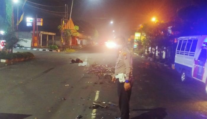 Tabrakan Dua Sepeda Motor Vs Truk di Krian Sidoarjo, 1 Pemotor Warga Surabaya Luka Berat