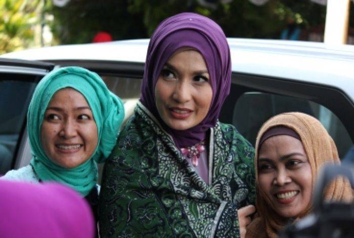 Ngaku Dapat Rekom Dari DPP PKB, Arzetti Bilbina Siap Maju Pilwali Surabaya Ngaku Dapat Rekom Dari DPP PKB, Arzetti Bilbina Siap Maju Pilwali Surabaya