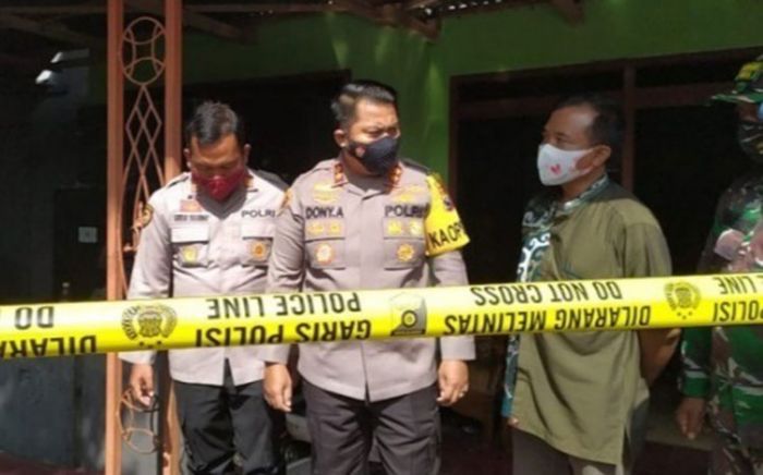 ABG Jabon Mojokerto Tega Pukul Kepala Bapak, Ibu, dan Adiknya Pakai Palu ABG Jabon Mojokerto Tega Pukul Kepala Bapak, Ibu, dan Adiknya Pakai Palu