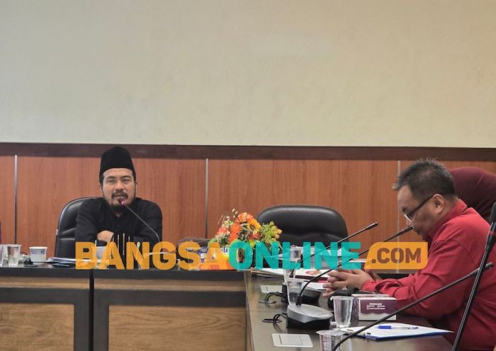 Hearing dengan Dewan, Bank Jatim Bangkalan Pastikan Tidak Ada Kredit Fiktif yang Disalurkan Hearing dengan Dewan, Bank Jatim Bangkalan Pastikan Tidak Ada Kredit Fiktif yang Disalurkan