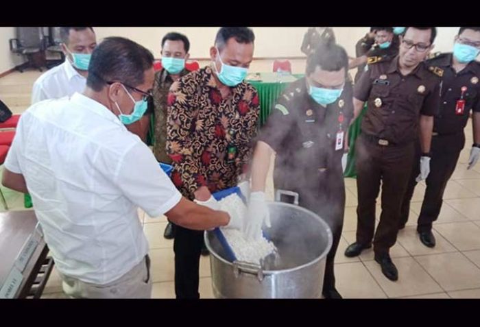 Kejari Tuban Musnahkan Ribuan Pil Koplo Hasil Sitaan Kejari Tuban Musnahkan Ribuan Pil Koplo Hasil Sitaan