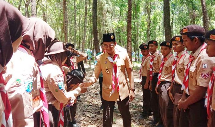 Bupati Latif Kunjungan ke Tapak Kemah Kontingen Kwarcab Bangkalan di Banyuwangi