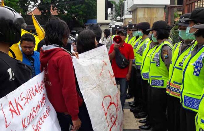 Ditinggal Bimtek, Gedung DPRD Gresik Melompong, Aktivis PMII Pertanyakan Penanganan Banjir