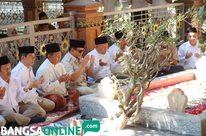 Giliran Prabowo Kunjungi Ponpes Tebuireng Giliran Prabowo Kunjungi Ponpes Tebuireng