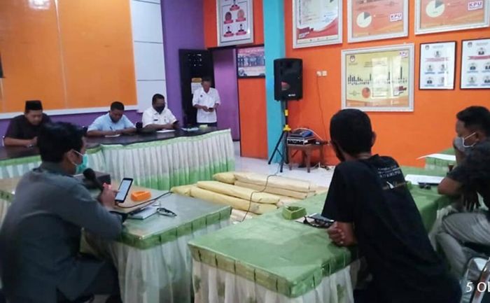 KPU Lamongan Serahkan APK ke Paslon KPU Lamongan Serahkan APK ke Paslon