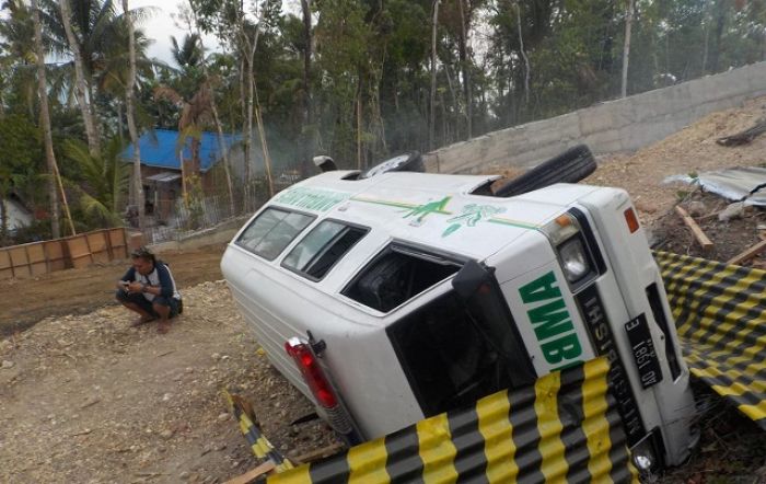 Bawa Jenazah dari Jateng, Ambulans Masuk Jurang di Sedeng Pacitan