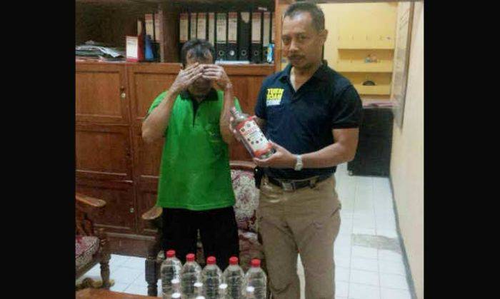 Razia, Polsek Krembung Temukan Warung Kopi Jual Vodka dan Arak