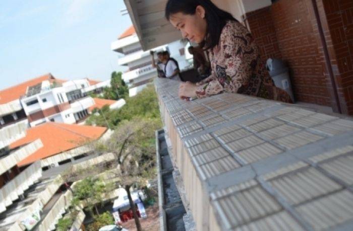 Jatuh dari Lantai 4, Mahasiswa Ubaya Sekarat Jatuh dari Lantai 4, Mahasiswa Ubaya Sekarat