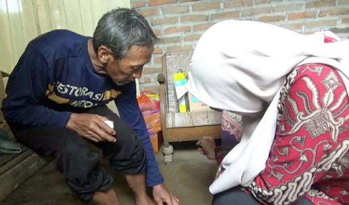 Warga Terdampak Banjir Tanggul Sungai Jebol di Jombang Mengeluhkan Gatal-gatal Warga Terdampak Banjir Tanggul Sungai Jebol di Jombang Mengeluhkan Gatal-gatal