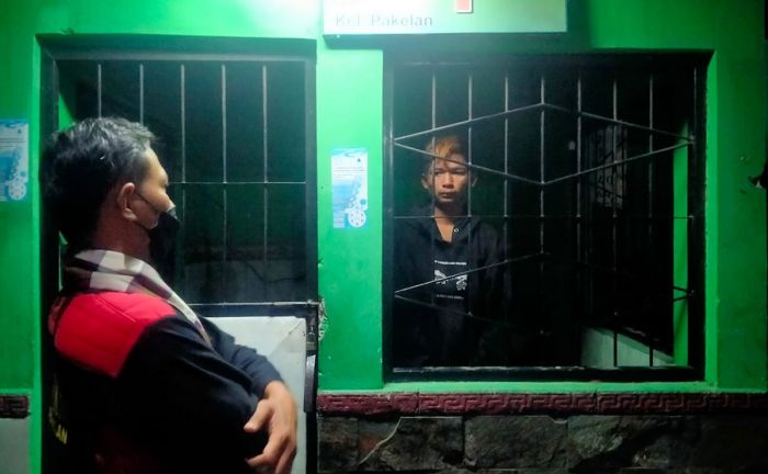 Diduga Stres Mau Bikin Onar, Pemuda Adan-Adan Disel di Kantor Satpol PP Kota Kediri Diduga Stres Mau Bikin Onar, Pemuda Adan-Adan Disel di Kantor Satpol PP Kota Kediri