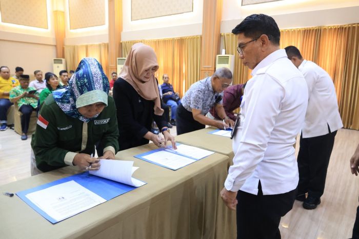 Kemenkumham Jatim Gelar Penandatanganan Kontrak Addendum dengan 34 OBH Terakreditasi Kemenkumham Jatim Gelar Penandatanganan Kontrak Addendum dengan 34 OBH Terakreditasi