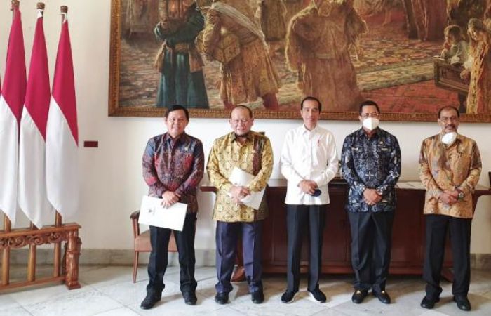 Bertemu Pimpinan DPD, Jokowi Setuju Perkuat Pendidikan Islam Bertemu Pimpinan DPD, Jokowi Setuju Perkuat Pendidikan Islam