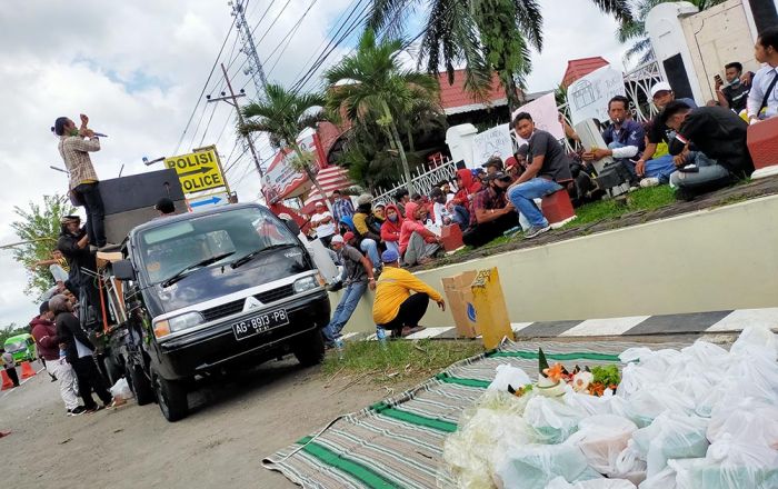 Aksi Selamatkan Polres Blitar Digelar, Massa Gelar Unjuk Rasa dan Kenduri Tuntut Kapolres Mundur