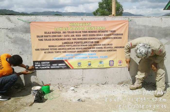 BPBD Pacitan Pasang Spanduk Imbauan Potensi Bencana BPBD Pacitan Pasang Spanduk Imbauan Potensi Bencana