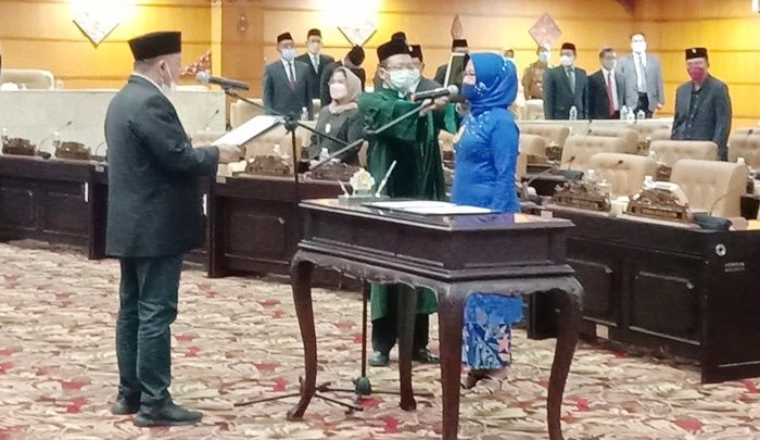 Ratnadi Ismaoen Dilantik jadi Anggota DPRD Jatim Ratnadi Ismaoen Dilantik jadi Anggota DPRD Jatim