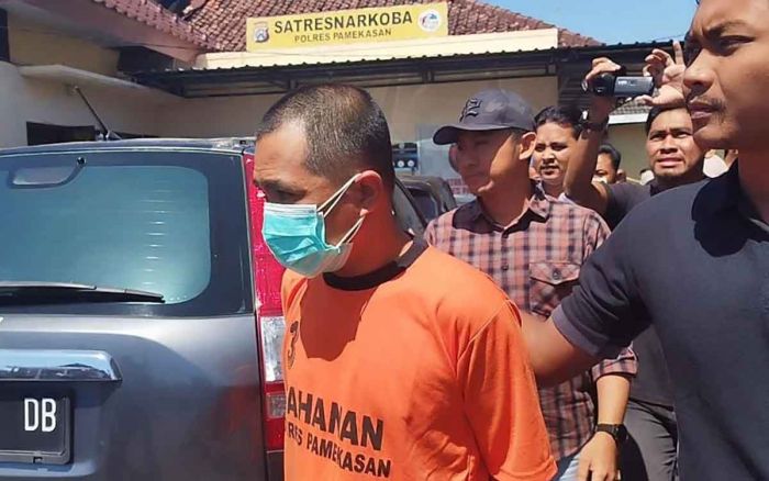 Tantang Haji Her Duel Carok hingga Ancam Perkosa Keluarganya, Warga Pamekasan Diamuk Massa Tantang Haji Her Duel Carok hingga Ancam Perkosa Keluarganya, Warga Pamekasan Diamuk Massa