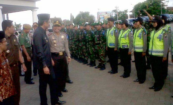 Wali Kota Batu Pimpin Apel Gelar Pasukan, Bakal Beri Rp 10 Juta Bagi Pelapor Pengedar Narkoba Wali Kota Batu Pimpin Apel Gelar Pasukan, Bakal Beri Rp 10 Juta Bagi Pelapor Pengedar Narkoba