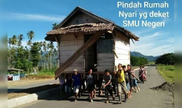 Sistem Zonasi di Jatim Dihentikan, Ibu-Ibu Demo Grahadi, Muncul Meme Lucu Sistem Zonasi di Jatim Dihentikan, Ibu-Ibu Demo Grahadi, Muncul Meme Lucu