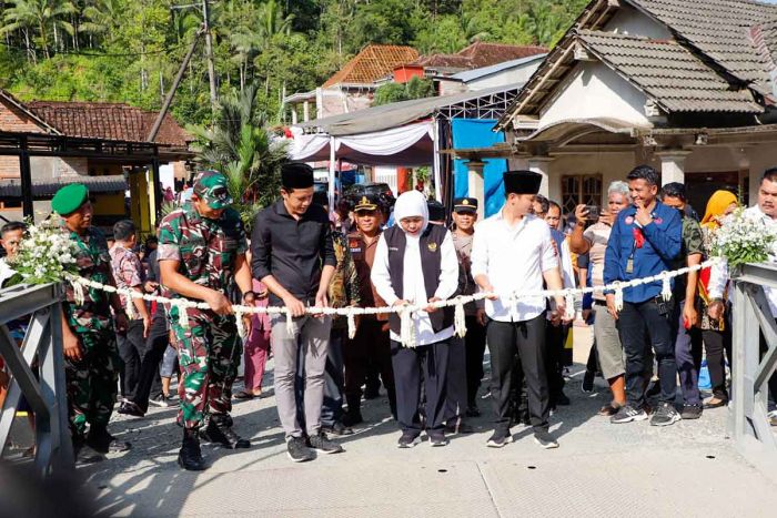 Gubernur Khofifah Resmikan Jembatan Mukus dan Bendoroto di Trenggalek Gubernur Khofifah Resmikan Jembatan Mukus dan Bendoroto di Trenggalek