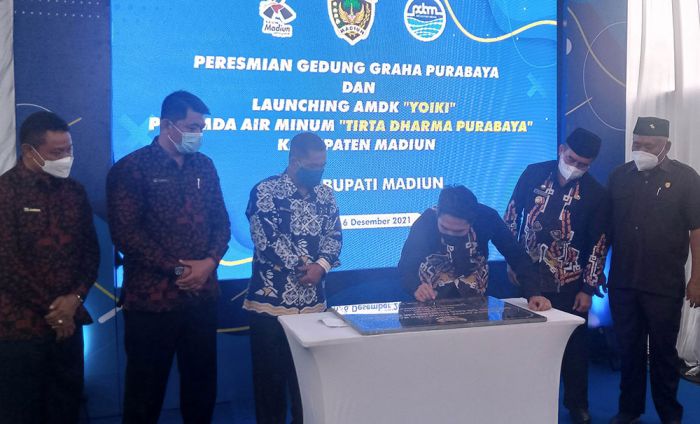 Tingkatkan PAD, Perumda Tirta Dharma Purabaya Launching Air Minum "Yoiki" Tingkatkan PAD, Perumda Tirta Dharma Purabaya Launching Air Minum "Yoiki"