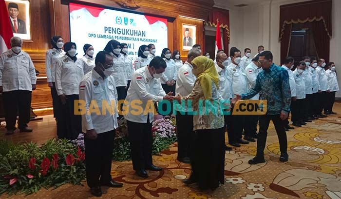 Disaksikan Gubernur Khofifah, Sahat Tua Simanjuntak Nahkodai DPD LPM Jatim 2022-2027 Disaksikan Gubernur Khofifah, Sahat Tua Simanjuntak Nahkodai DPD LPM Jatim 2022-2027