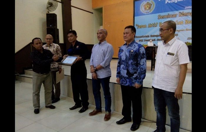 Beri Edukasi bagi Insan Pers, PWI Sampang Gelar Seminar Jurnalistik Beri Edukasi bagi Insan Pers, PWI Sampang Gelar Seminar Jurnalistik