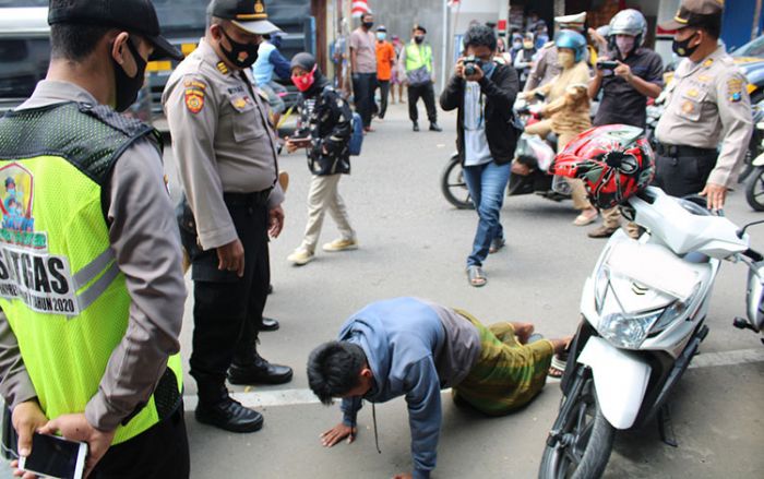 Perbup Bangkalan Nomor 63 Terbit, Pelanggar Protokol Kesehatan Bakal Diberikan Sanksi Sosial Perbup Bangkalan Nomor 63 Terbit, Pelanggar Protokol Kesehatan Bakal Diberikan Sanksi Sosial