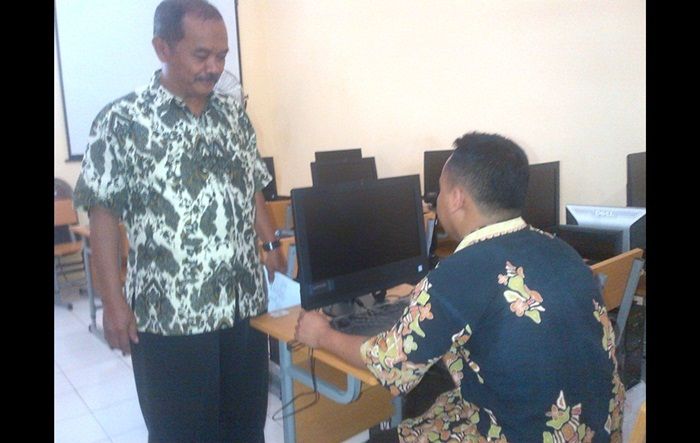 H-2 Jelang UNBK, SMPN 5 Manfaatkan Komputer Bantuan Pemkot Mojokerto sebagai Cadangan H-2 Jelang UNBK, SMPN 5 Manfaatkan Komputer Bantuan Pemkot Mojokerto sebagai Cadangan
