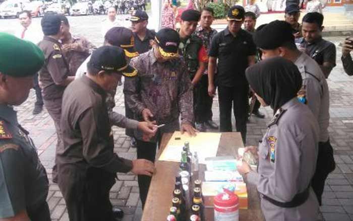 Polres Lamongan Siap Amankan Natal dan Tahun Baru Polres Lamongan Siap Amankan Natal dan Tahun Baru