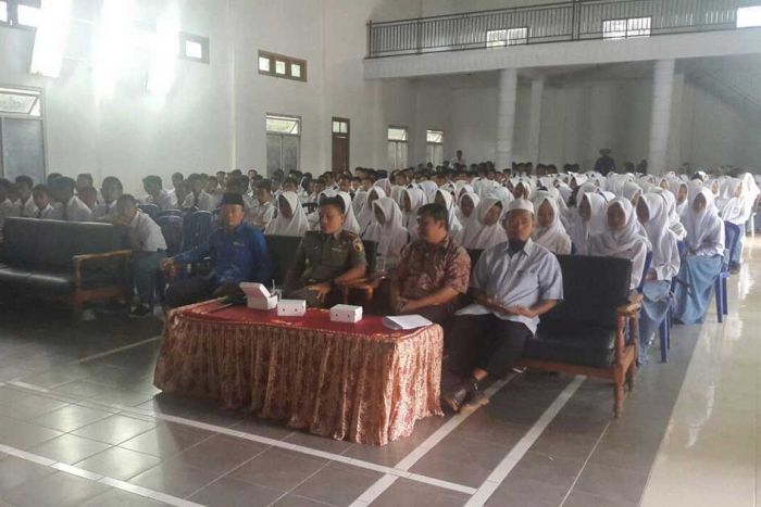 Dandim 0801/Pacitan Bekali Siswa-siswi SMKN Kebonagung Wawasan Kebangsaan Dandim 0801/Pacitan Bekali Siswa-siswi SMKN Kebonagung Wawasan Kebangsaan