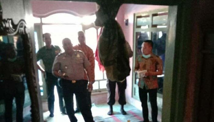 Warga Saronggi Sumenep Ditemukan Tewas Gantung Diri di Pintu Kamarnya Warga Saronggi Sumenep Ditemukan Tewas Gantung Diri di Pintu Kamarnya