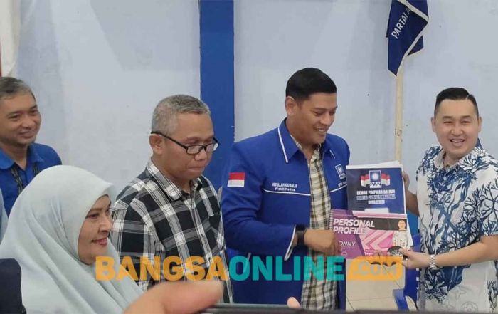 Pilwali Kediri 2024, Ronny Kembalikan Formulir Pendaftaran Bakal Calon Wali Kota ke PAN Pilwali Kediri 2024, Ronny Kembalikan Formulir Pendaftaran Bakal Calon Wali Kota ke PAN