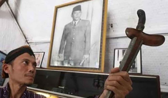 Ngalap Berkah di Bulan Suro, Situs Ndalem Pojok Kediri Gelar Jamasan Pusaka Bung Karno Ngalap Berkah di Bulan Suro, Situs Ndalem Pojok Kediri Gelar Jamasan Pusaka Bung Karno