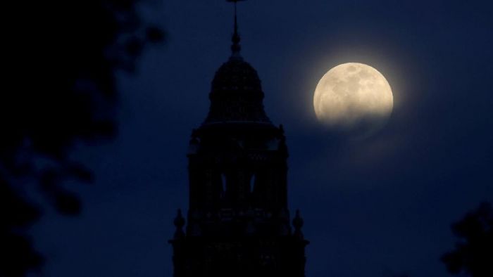 Puncak Fenomena Blue Moon 30 Agustus 2023, Berikut Bacaan Doa Melihat Bulan Purnama Puncak Fenomena Blue Moon 30 Agustus 2023, Berikut Bacaan Doa Melihat Bulan Purnama