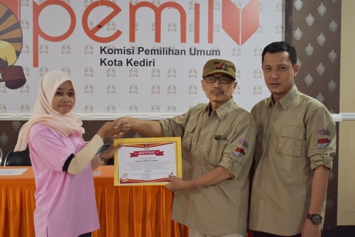 Pilwali Kurang Seminggu, KPU Kota Kediri Sahkan 2 Lembaga Pemantau Pemilu Pilwali Kurang Seminggu, KPU Kota Kediri Sahkan 2 Lembaga Pemantau Pemilu
