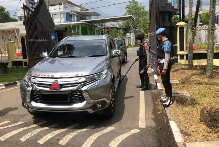 Antisipasi Teror Bom Bunuh Diri, Polres Batu Perketat Pengamanan Antisipasi Teror Bom Bunuh Diri, Polres Batu Perketat Pengamanan