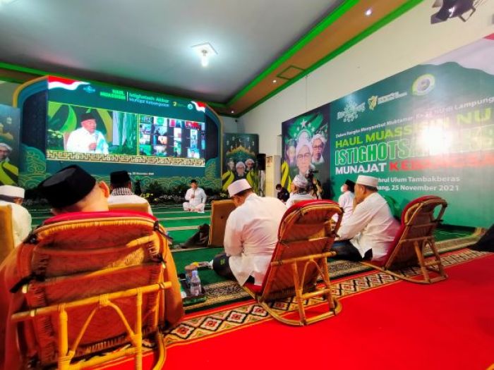 Di Haul Muassisin NU, Kiai Asep Doakan Ketum PBNU yang Terpilih yang Bantu Perjuangan Palestina Di Haul Muassisin NU, Kiai Asep Doakan Ketum PBNU yang Terpilih yang Bantu Perjuangan Palestina