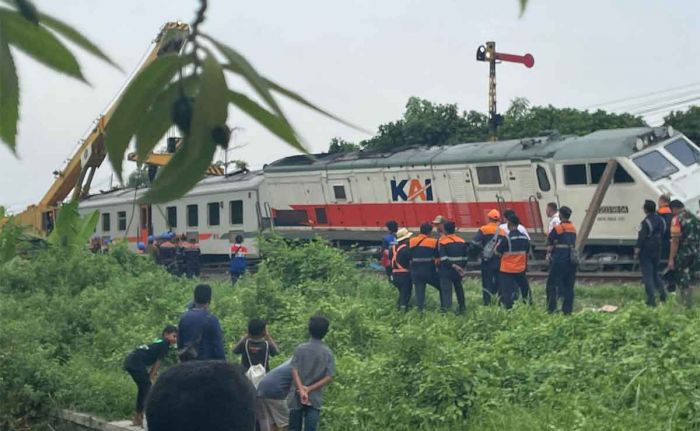 KA Pandalungan Sukses Dievakuasi, PT KAI Kebut Perbaikan Rel KA Pandalungan Sukses Dievakuasi, PT KAI Kebut Perbaikan Rel