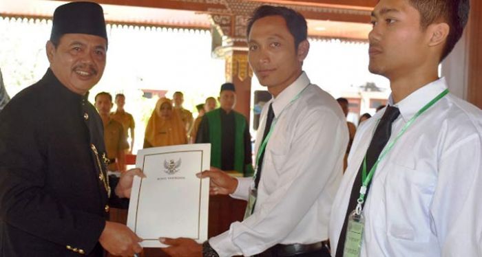 Wabup Mojokerto Pungkasiadi Lantik PNS dan Angkat CPNS Wabup Mojokerto Pungkasiadi Lantik PNS dan Angkat CPNS