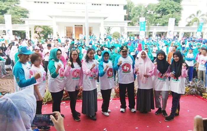 Cegah Stunting di Jatim, Pakde dan Bude Karwo Siap Optimalkan Taman Posyandu Cegah Stunting di Jatim, Pakde dan Bude Karwo Siap Optimalkan Taman Posyandu