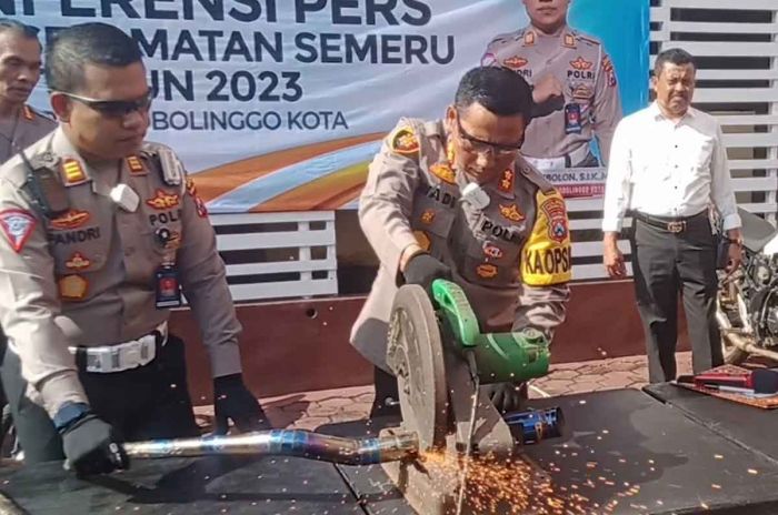 Polres Probolinggo Kota Musnahkan Puluhan Knalpot Brong dan Velg Ban Motor Polres Probolinggo Kota Musnahkan Puluhan Knalpot Brong dan Velg Ban Motor