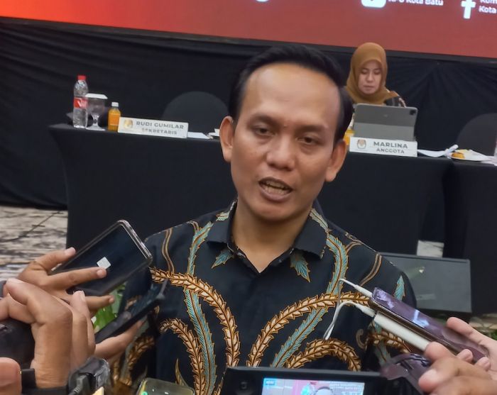 Rekapitulasi Tingkat KPU Kota Batu : Nurochman-Heli Suyanto Unggul 50,32 Persen Rekapitulasi Tingkat KPU Kota Batu : Nurochman-Heli Suyanto Unggul 50,32 Persen