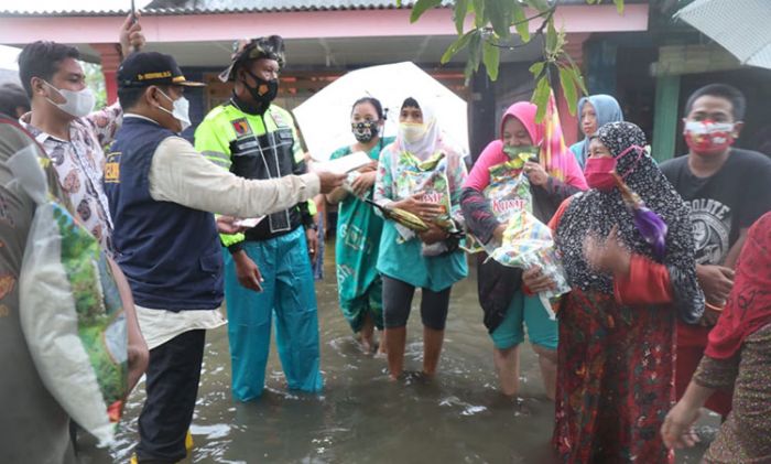 Hujan Deras, Pj. Bupati Sidoarjo Sambangi Warga Dua Desa Langganan Banjir