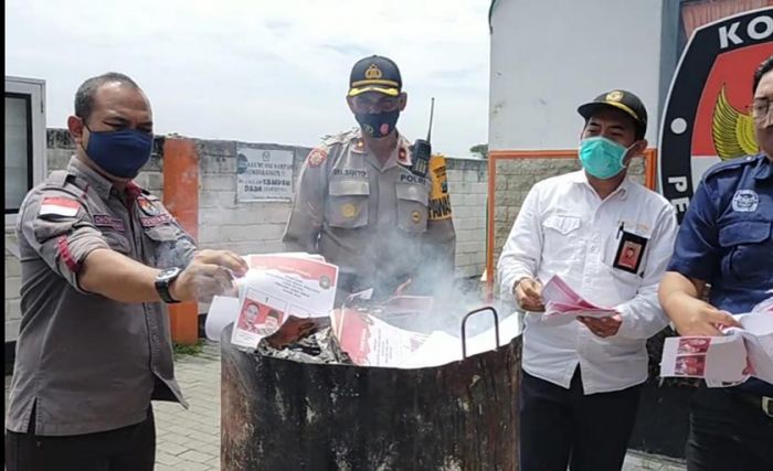 Distribusi Selesai, KPU Kota Blitar Musnahkan 559 Surat Suara Rusak Distribusi Selesai, KPU Kota Blitar Musnahkan 559 Surat Suara Rusak