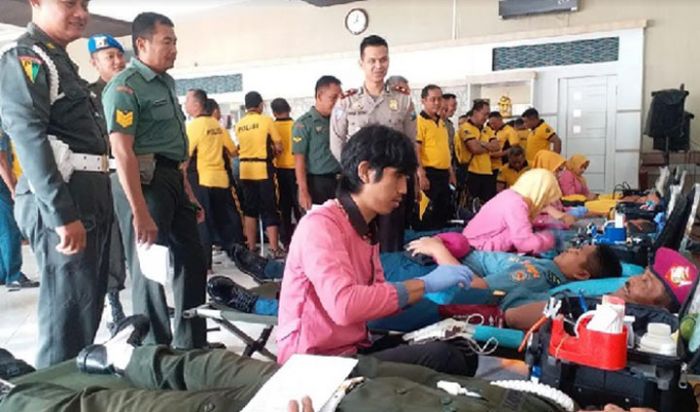 Peringati HUT Ke-64, Satlantas Polresta Sidoarjo Gelar Donor Darah Peringati HUT Ke-64, Satlantas Polresta Sidoarjo Gelar Donor Darah