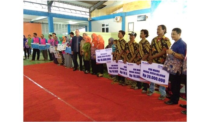 Kementerian KPP Berikan Bantuan Kapal kepada Nelayan Tuban Kementerian KPP Berikan Bantuan Kapal kepada Nelayan Tuban